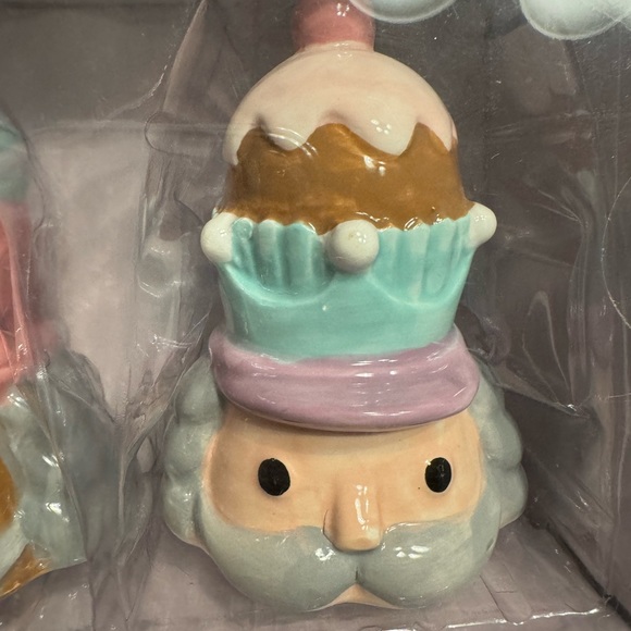 Peppermint and Pine Pastel Salt and Pepper shakers - Picture 3 of 3